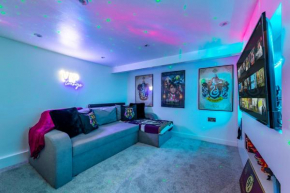 The Luxury Hogwarts retreat! Perfect for Harry Potter World Watford & Central London